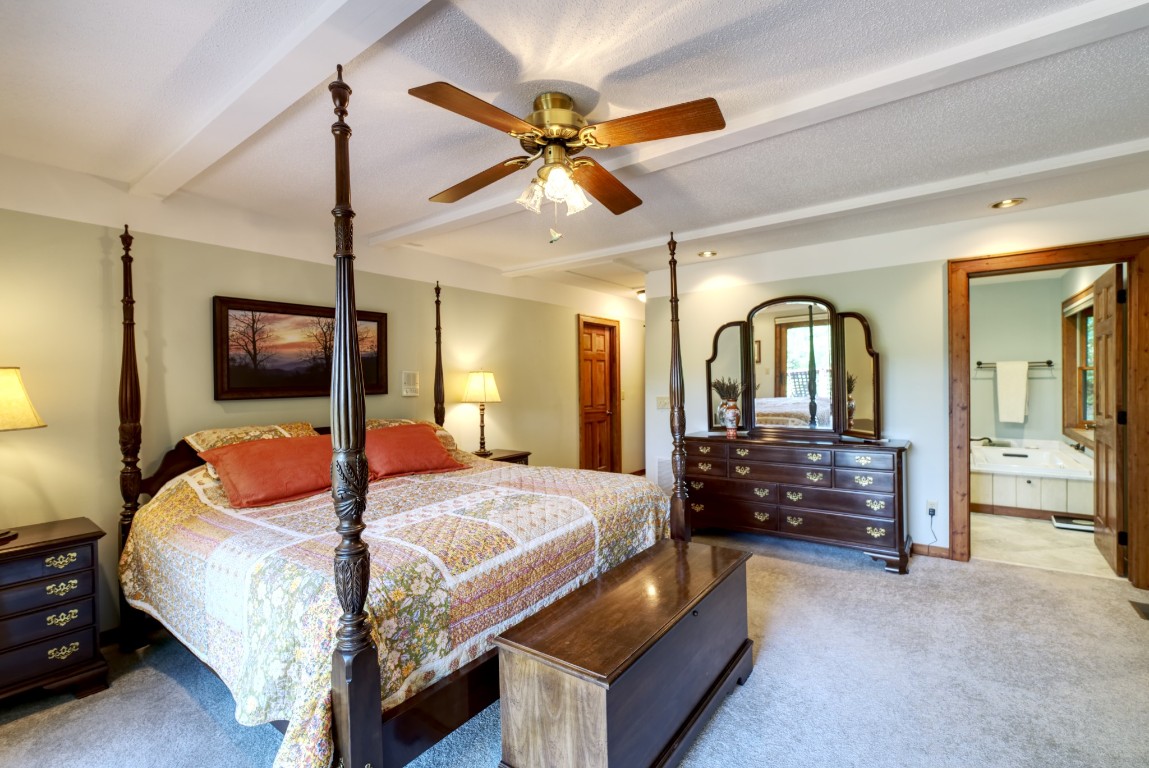 40 Piney Ridge Court
