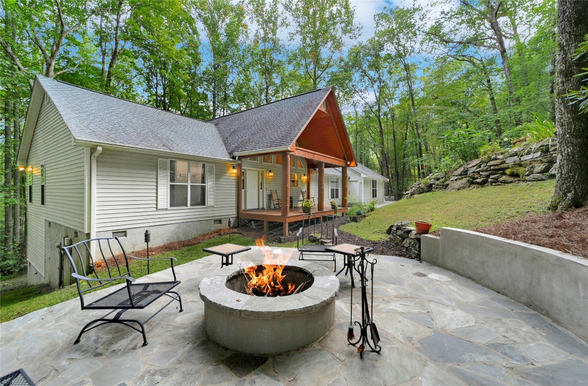 557 Country Club Estate