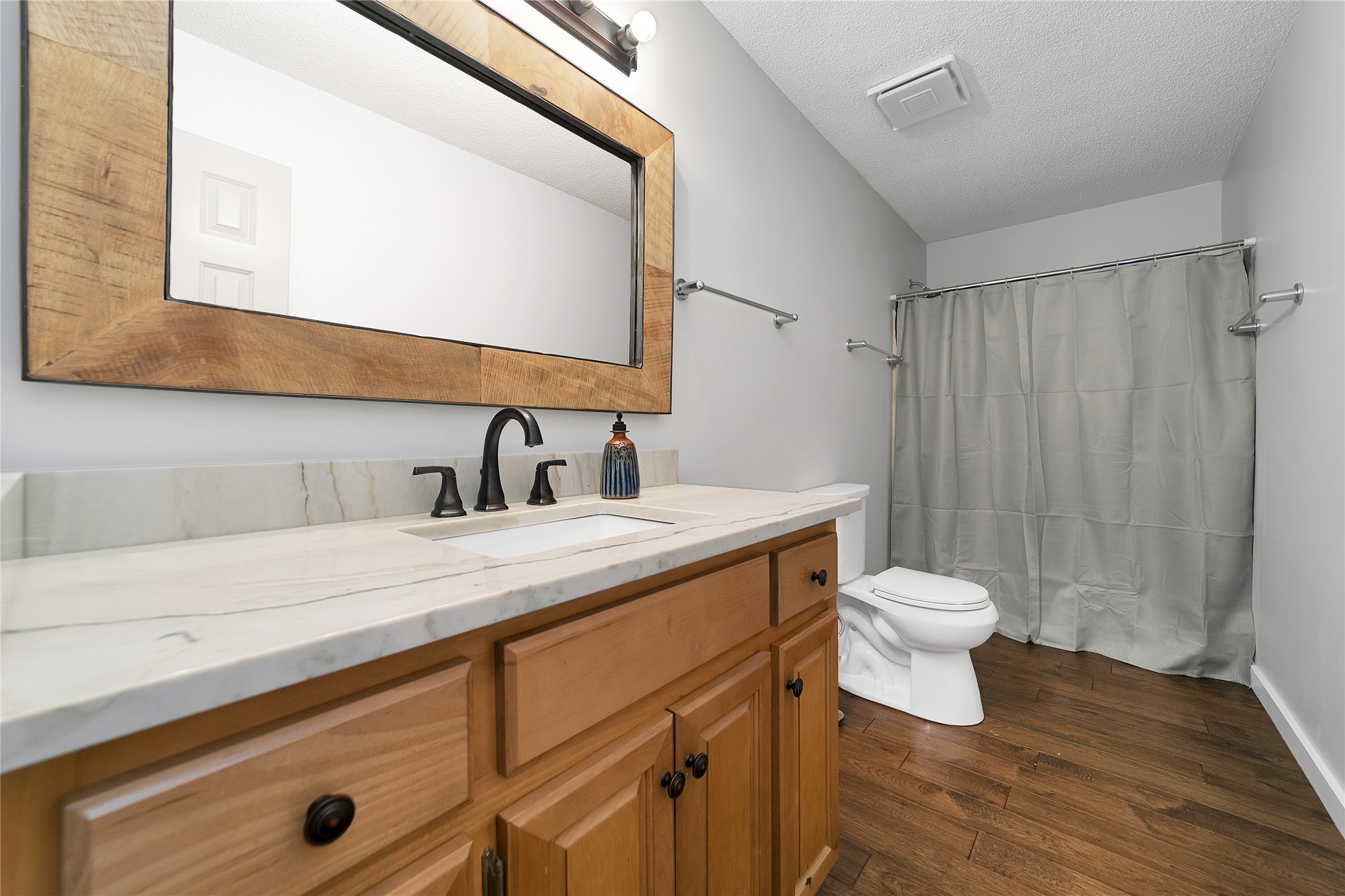 557 Country Club Estate