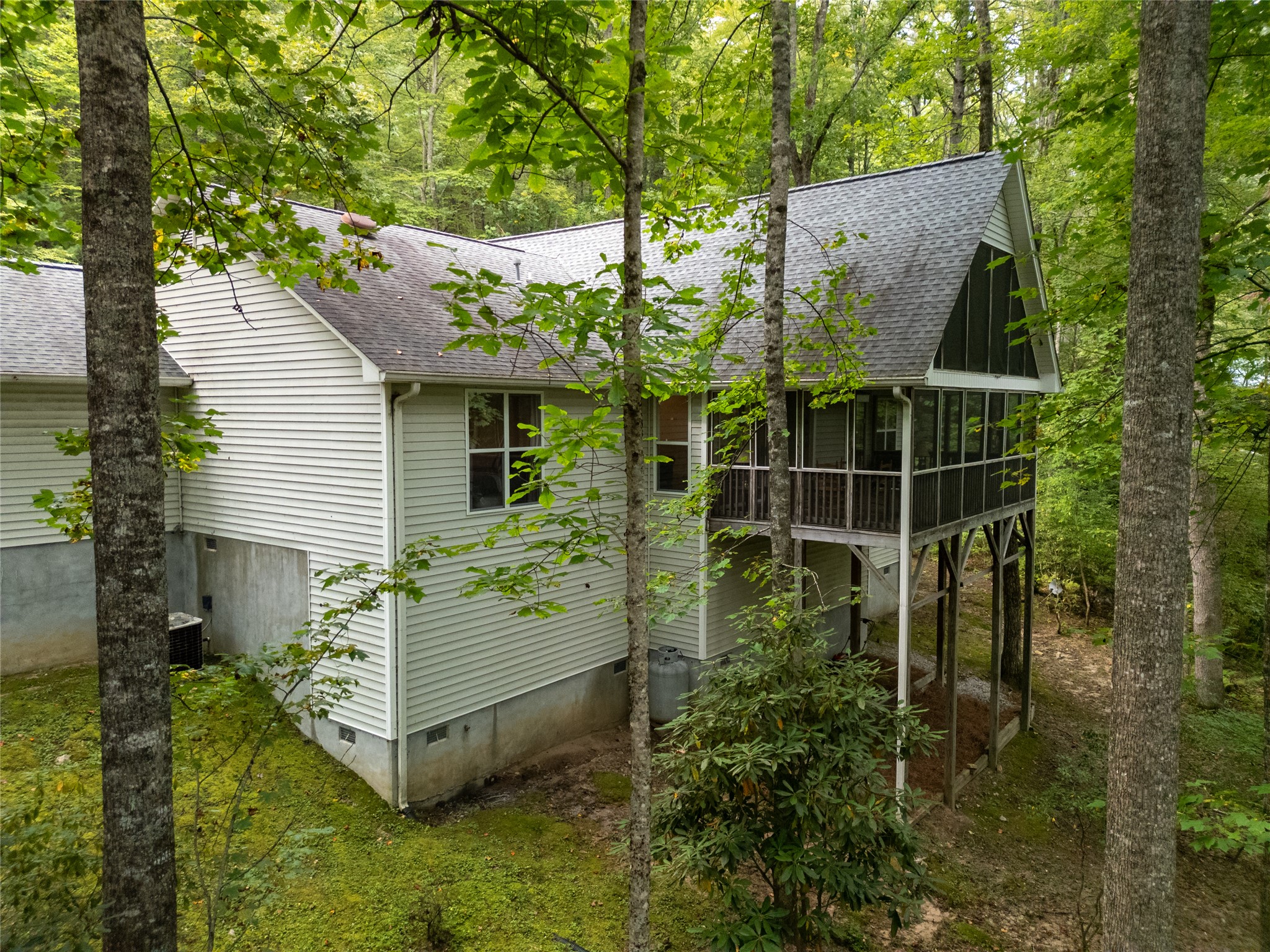 557 Country Club Estate