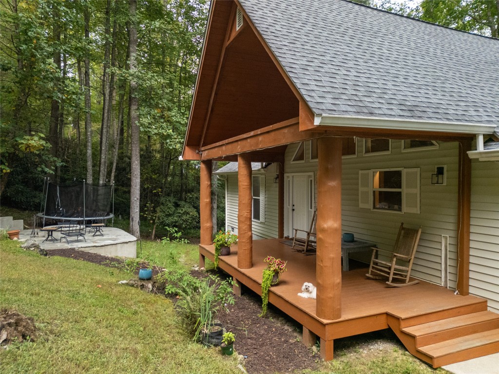 557 Country Club Estate