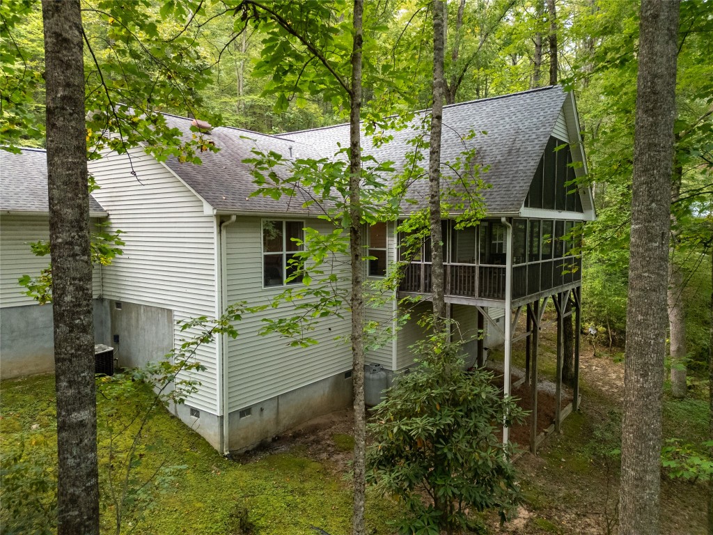 557 Country Club Estate