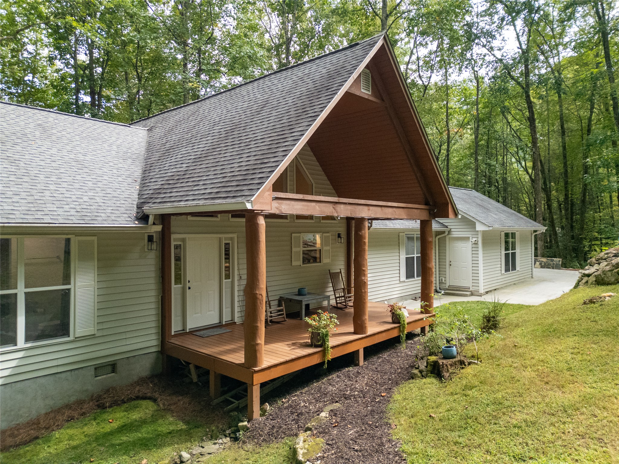 557 Country Club Estate