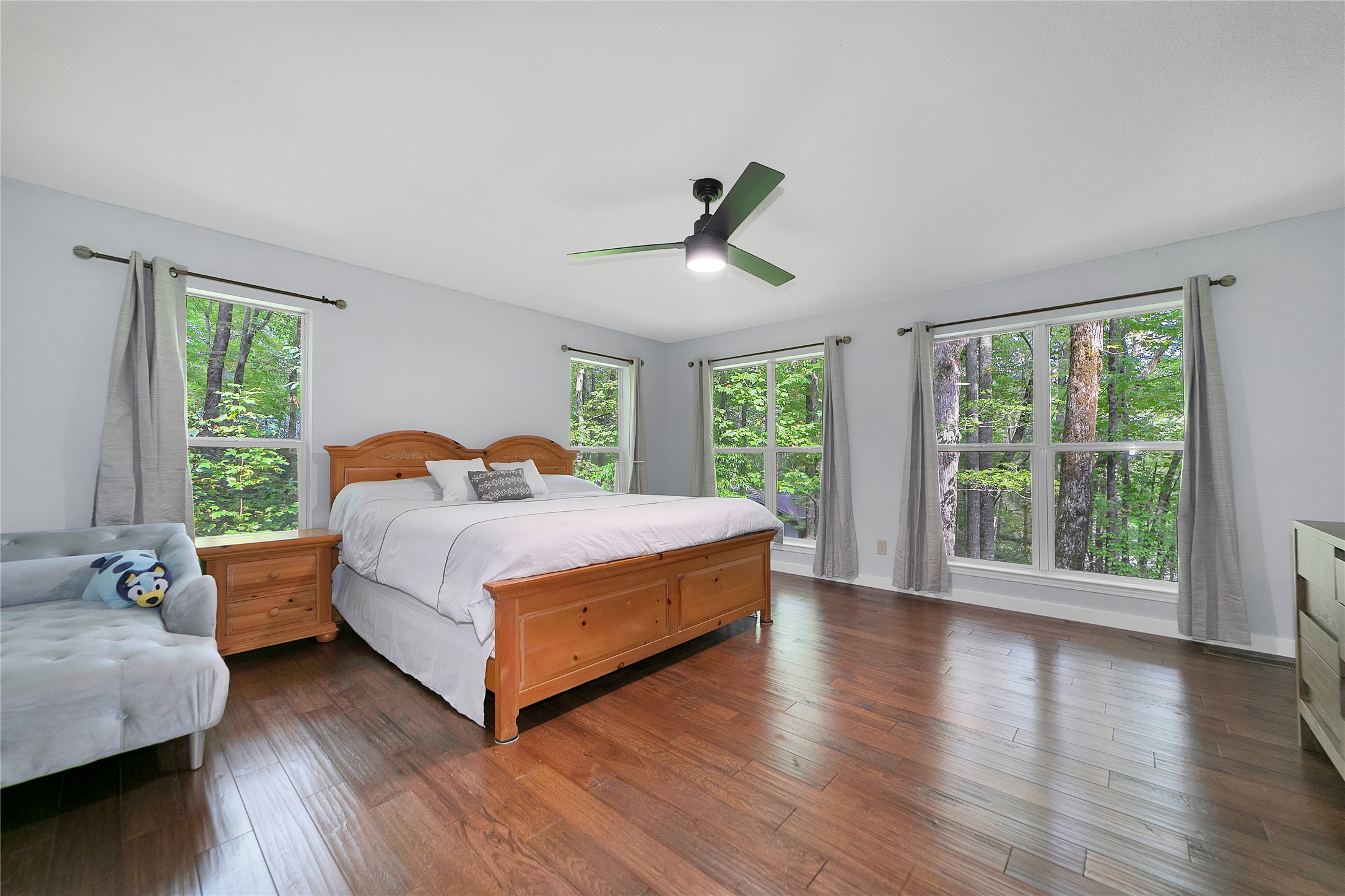 557 Country Club Estate