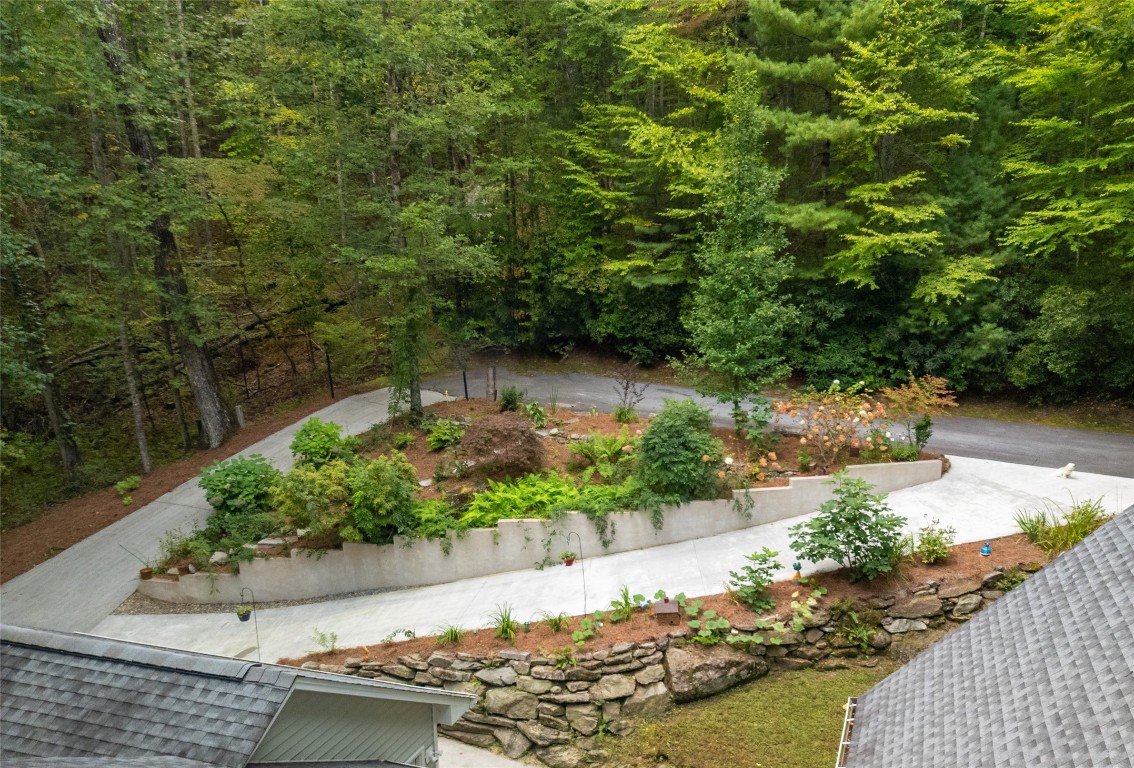 557 Country Club Estate