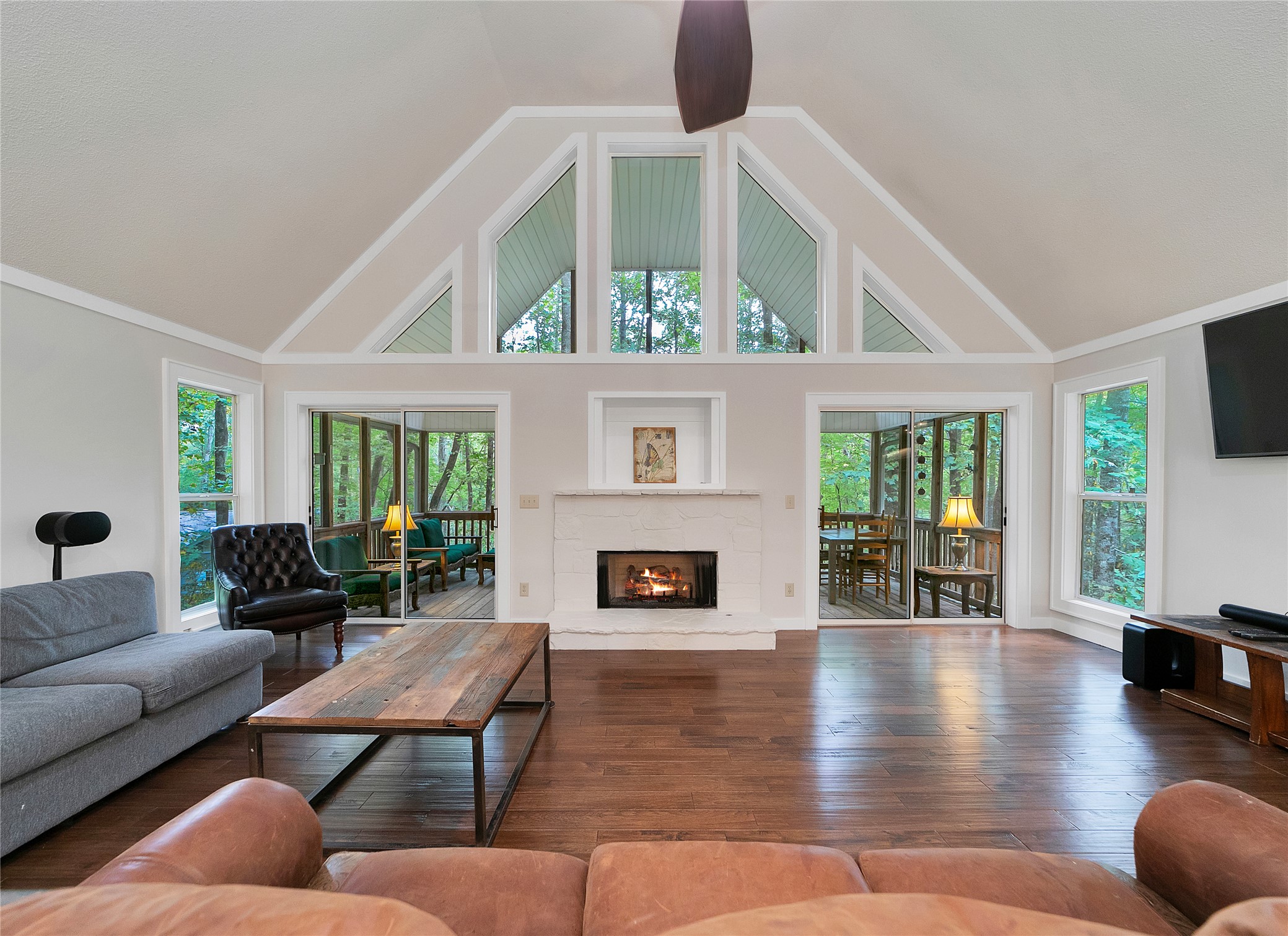 557 Country Club Estate