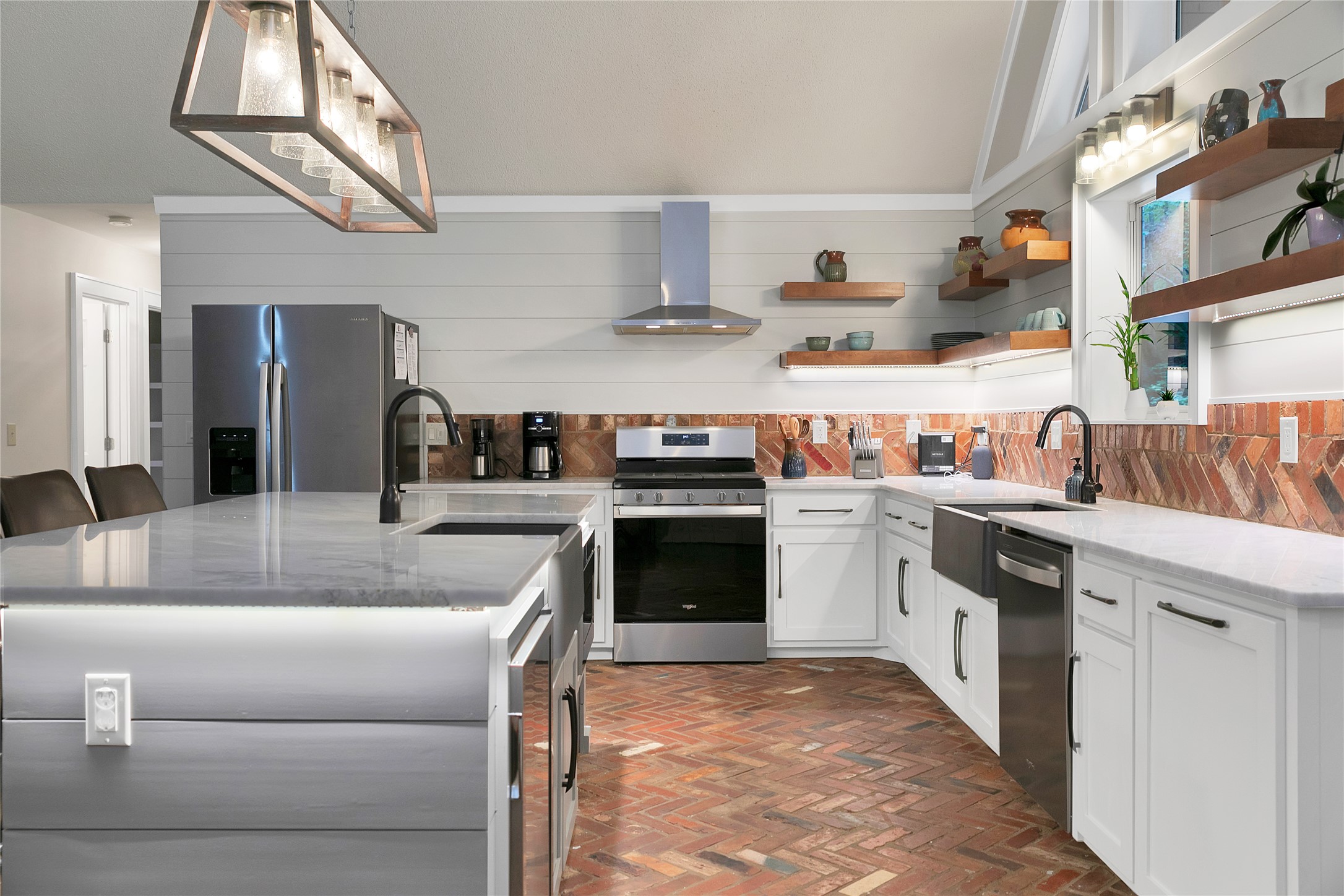 557 Country Club Estate