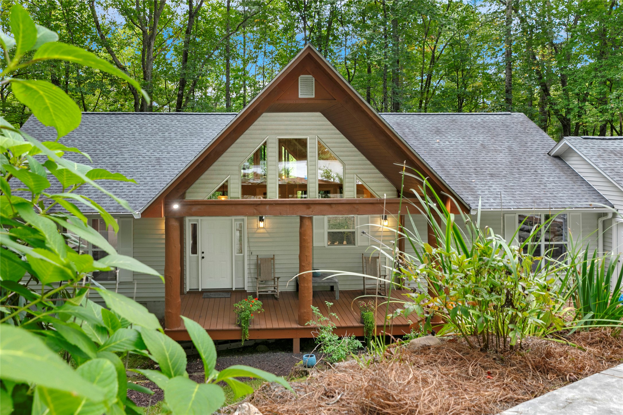 557 Country Club Estate