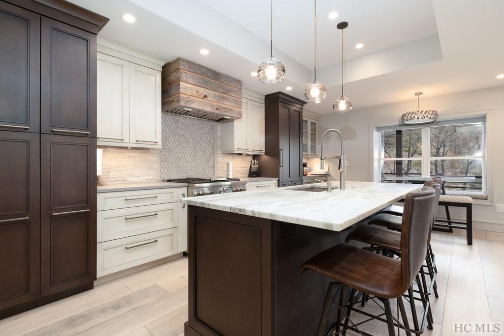 33 Lower Tanglewood Road E 5