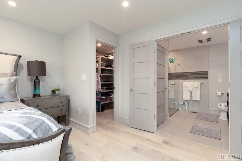 33 Lower Tanglewood Road E 5