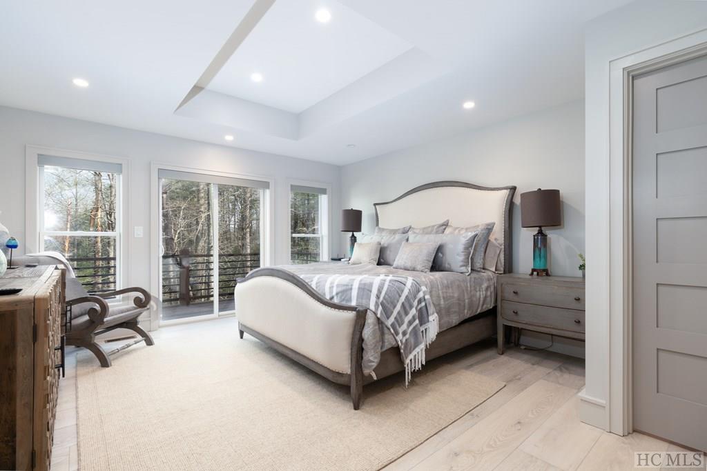 33 Lower Tanglewood Road E 5