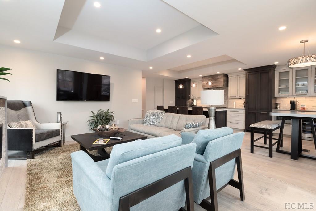 33 Lower Tanglewood Road E 5