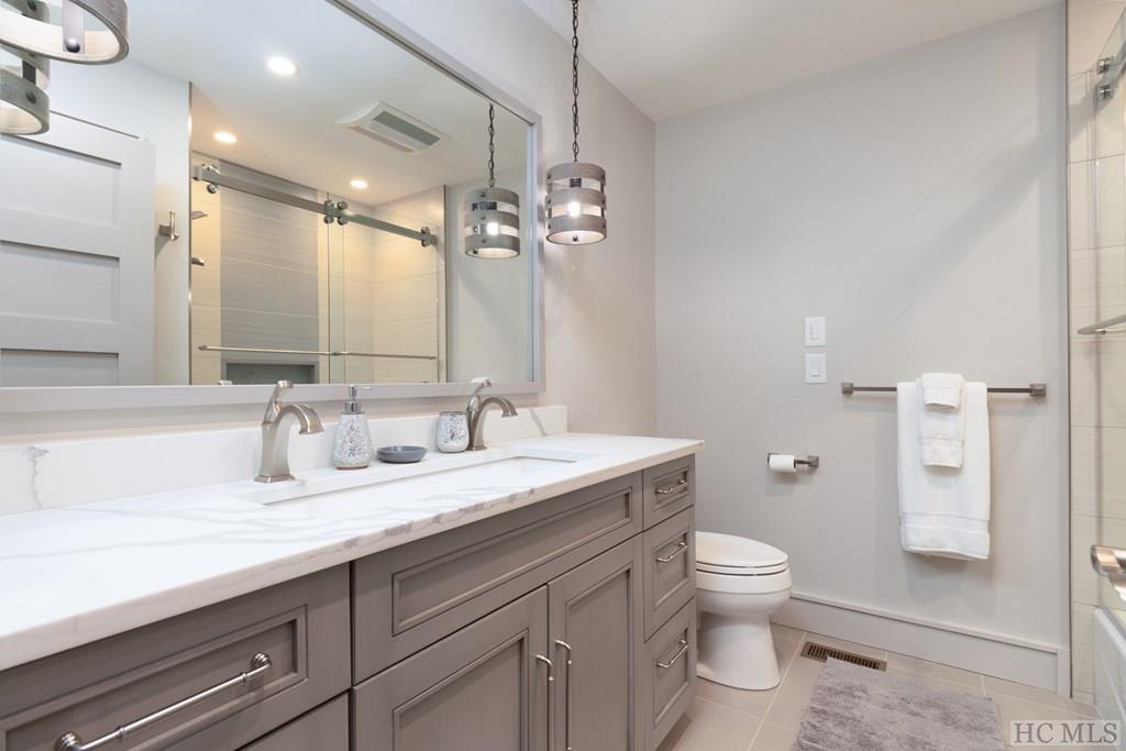 33 Lower Tanglewood Road E 5