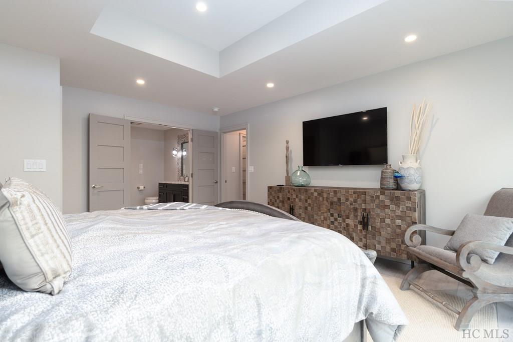 33 Lower Tanglewood Road E 5