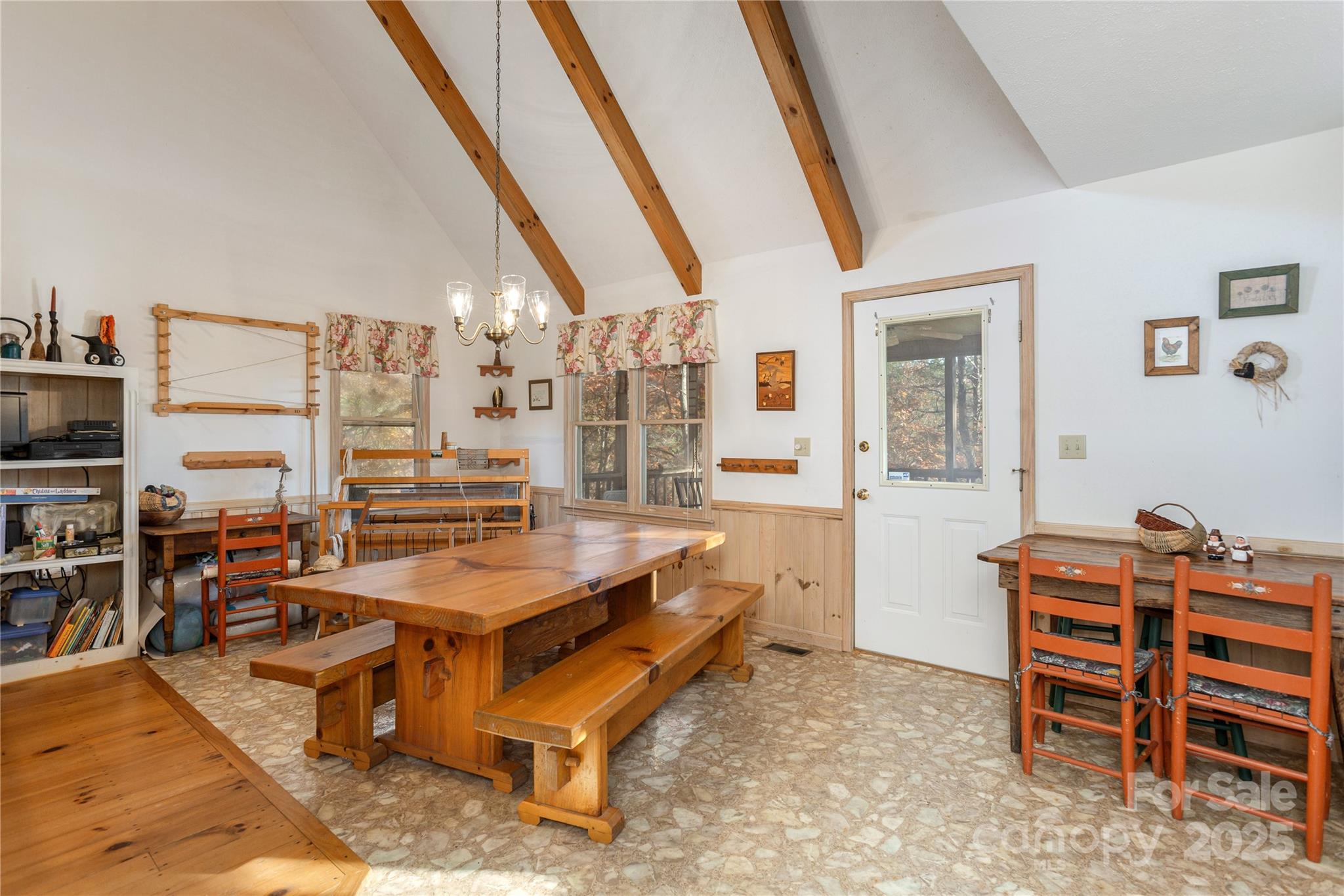 2355 Round Mountain Road