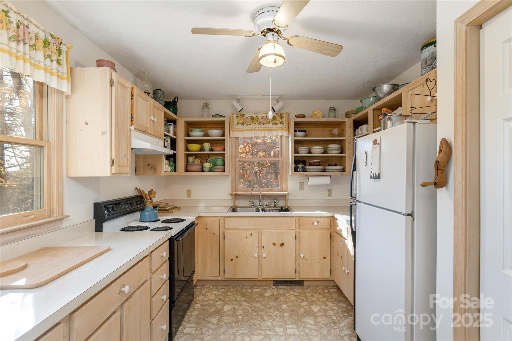 2355 Round Mountain Road