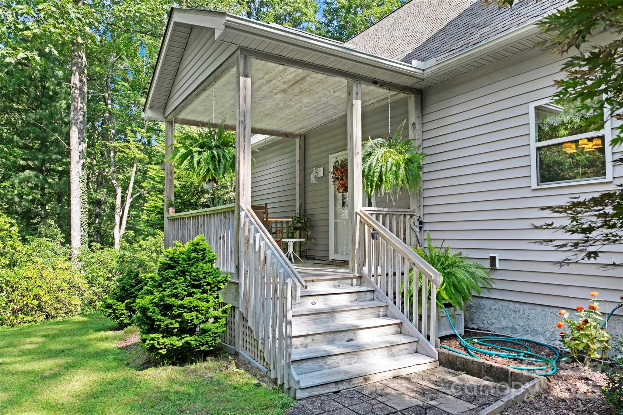88 Ladd Ridge