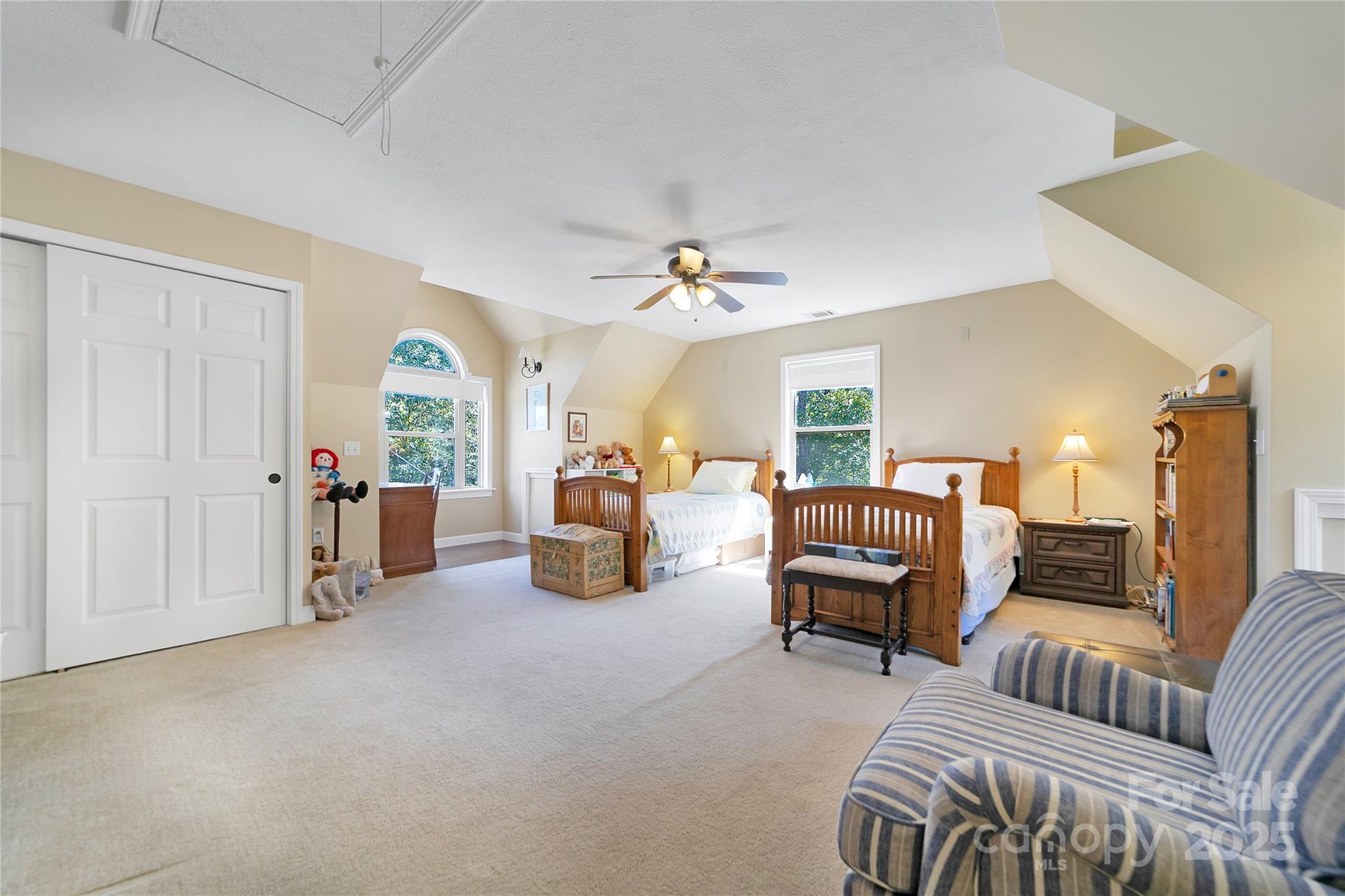 88 Ladd Ridge