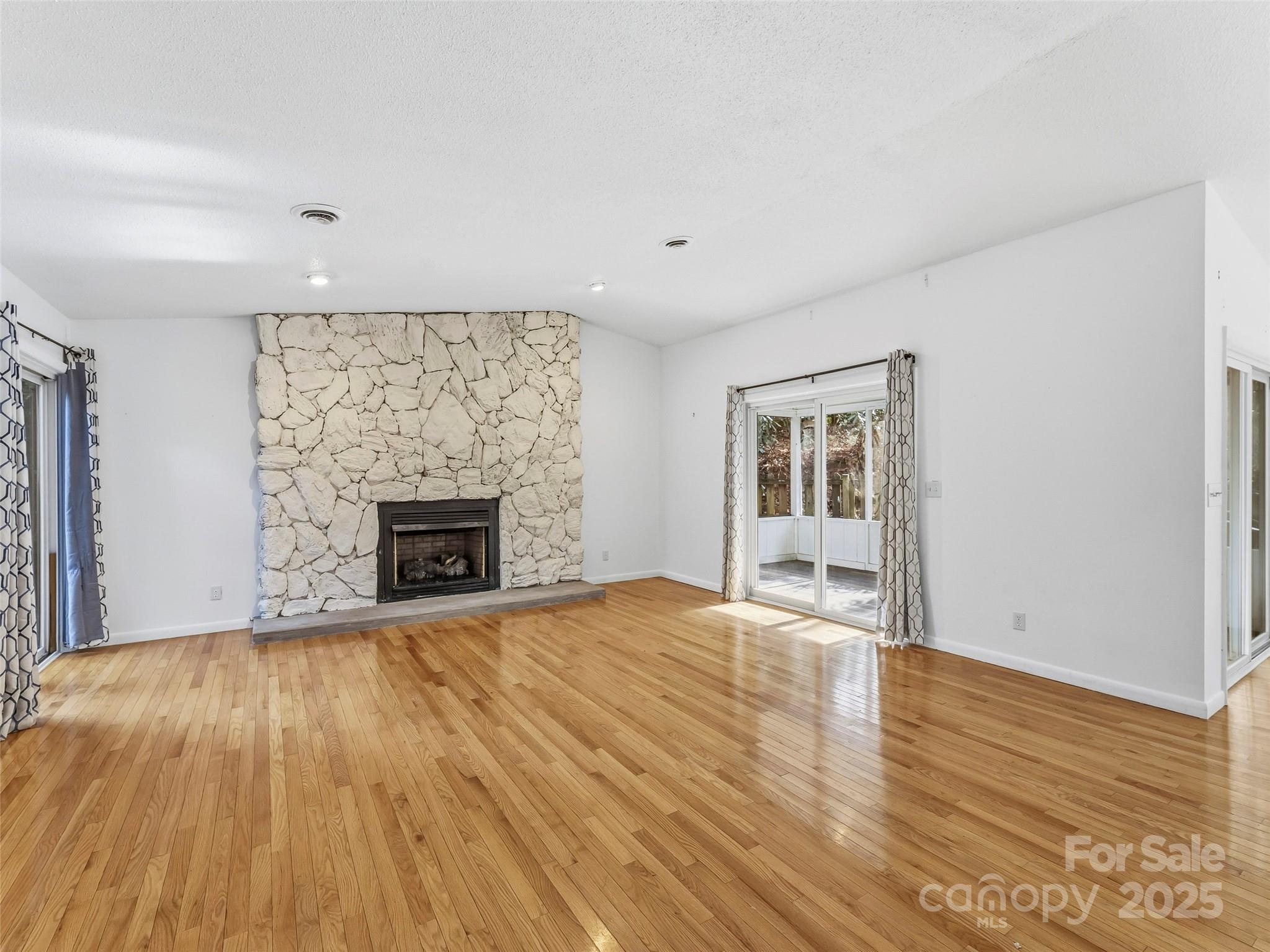 27 Spring Valley Road