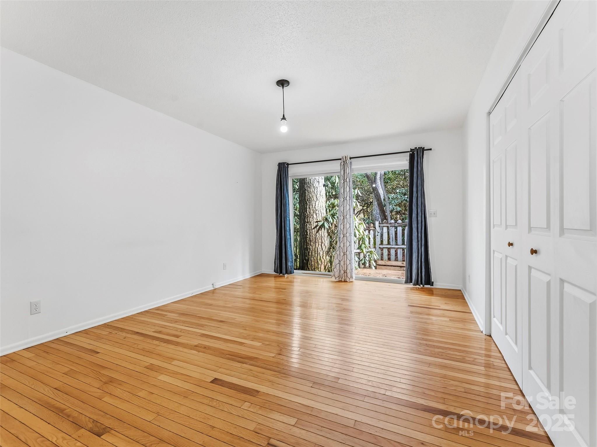 27 Spring Valley Road