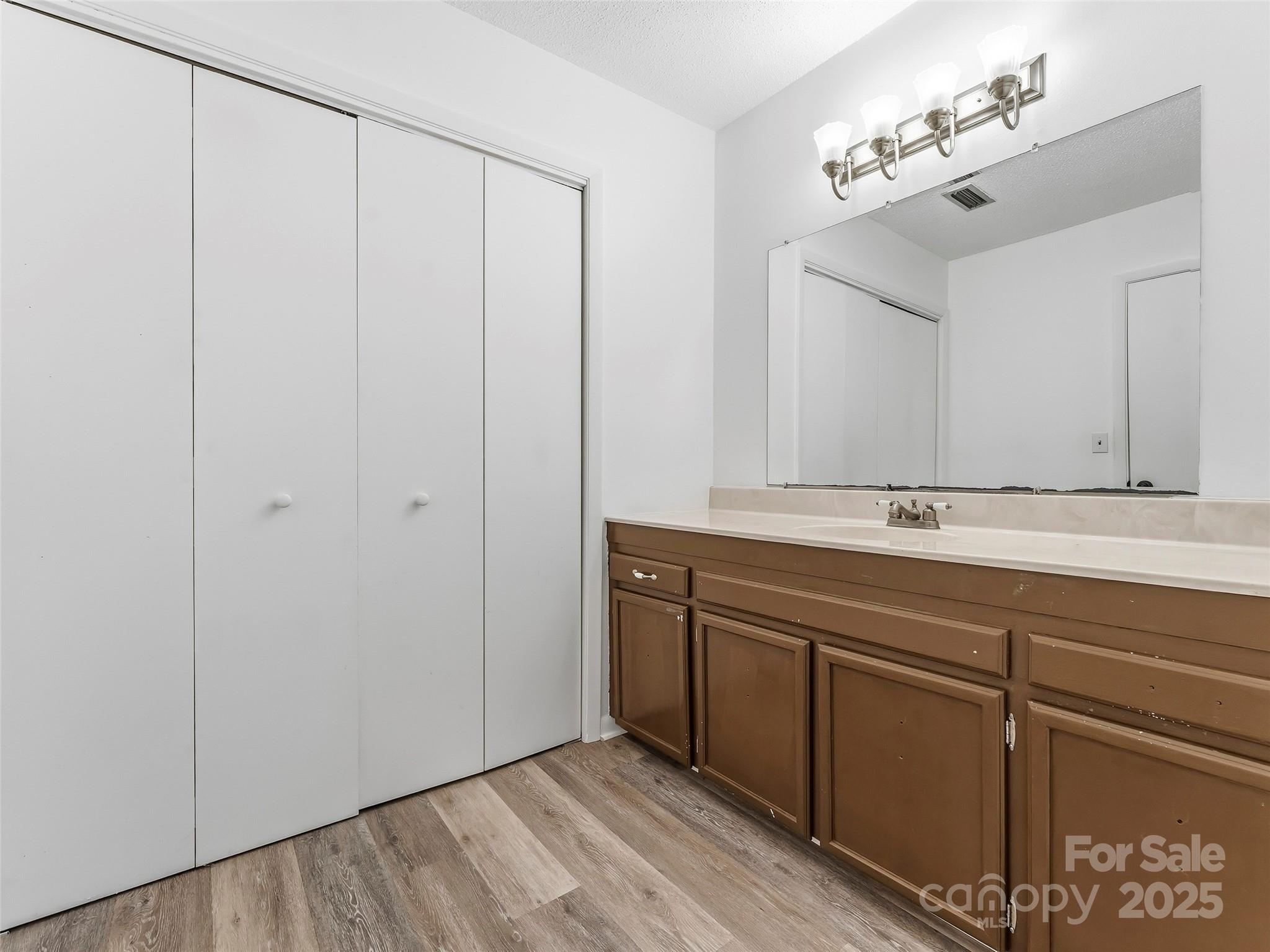 27 Spring Valley Road