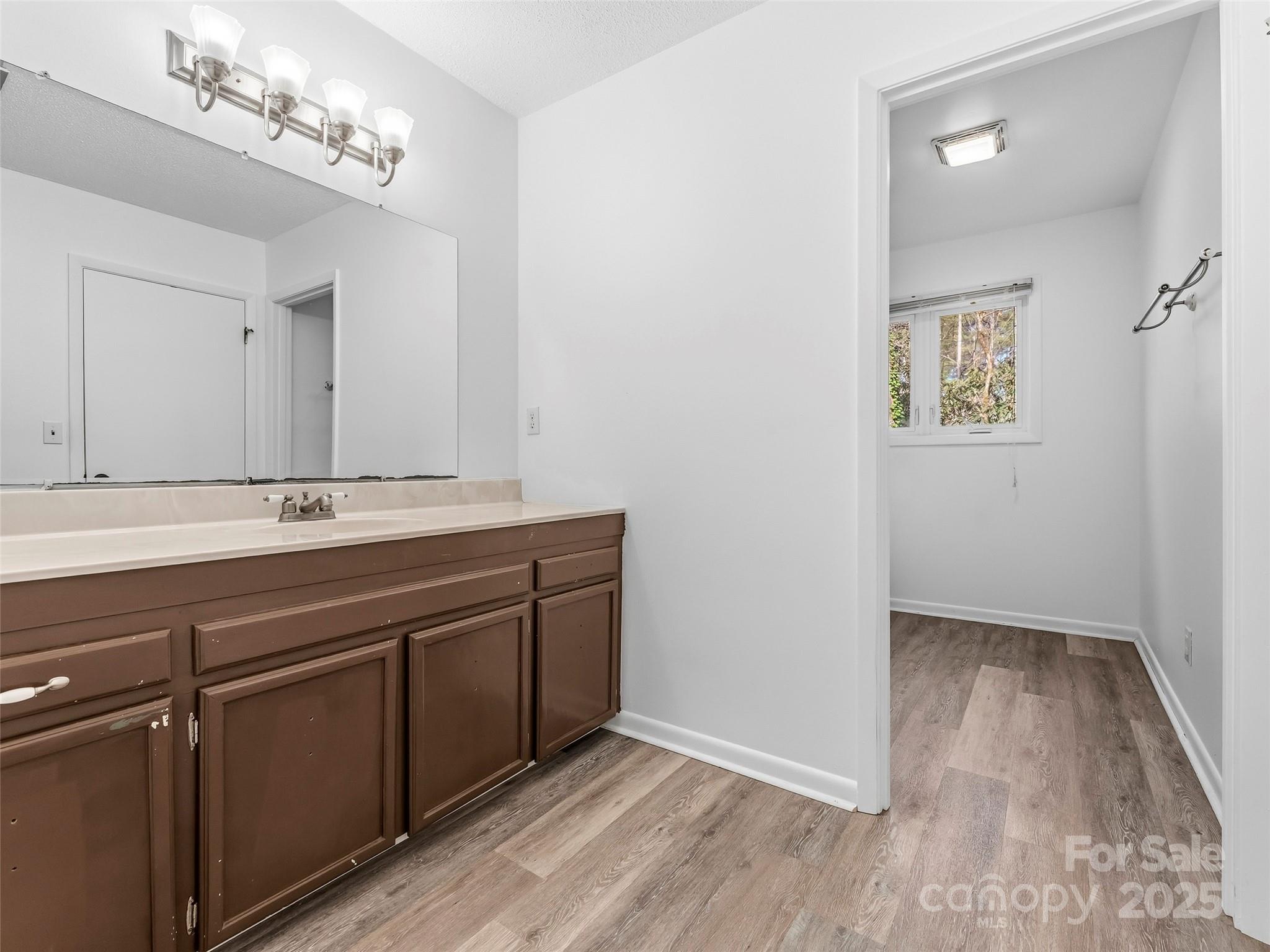 27 Spring Valley Road