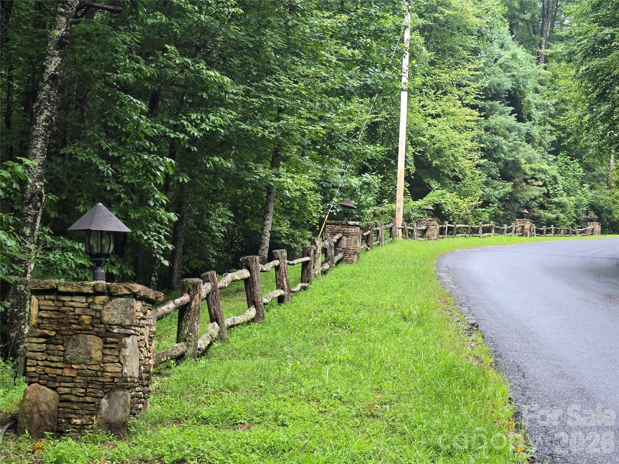 283 Ladd Ridge