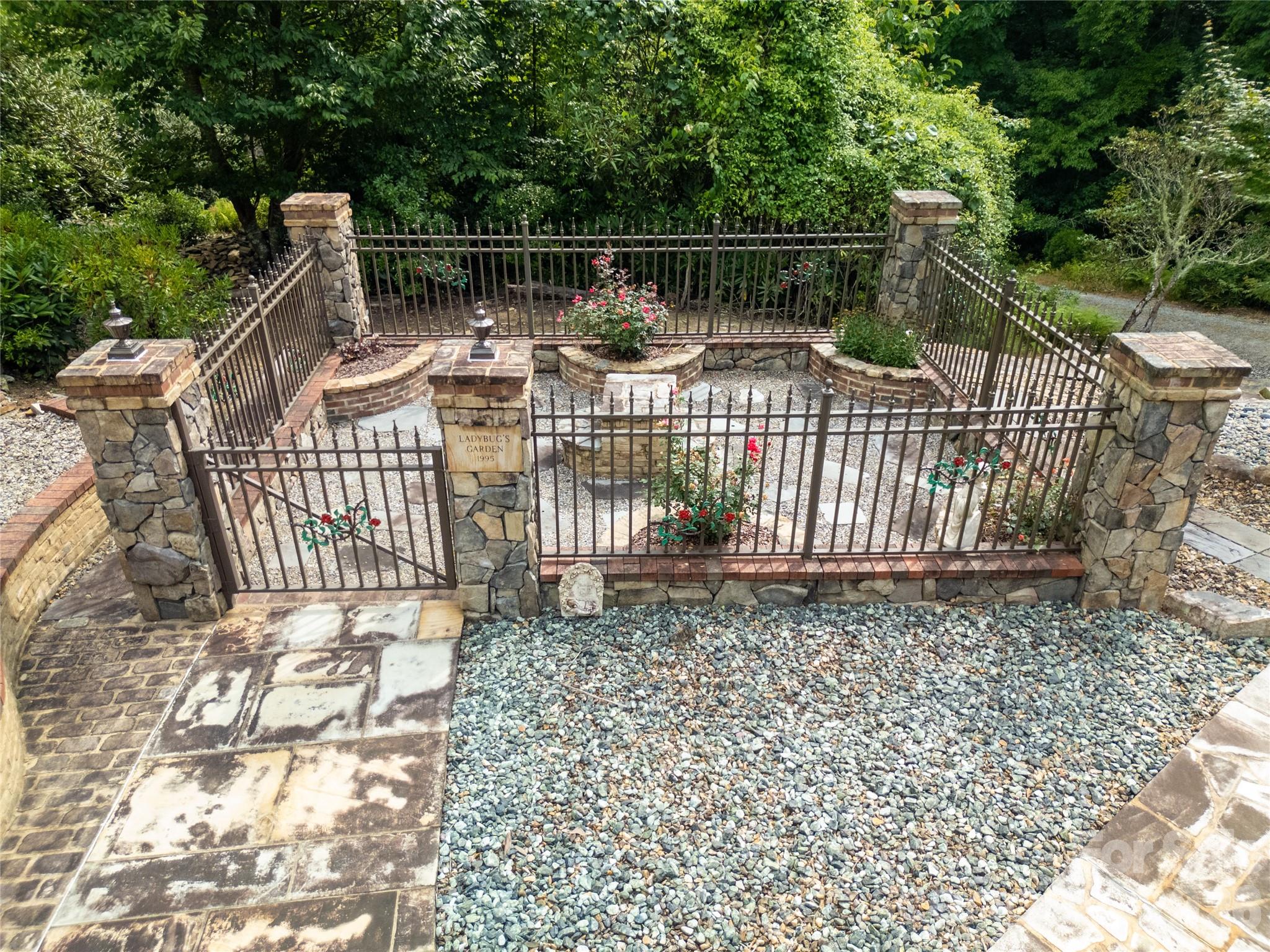 275 Hubbard Hollow Road