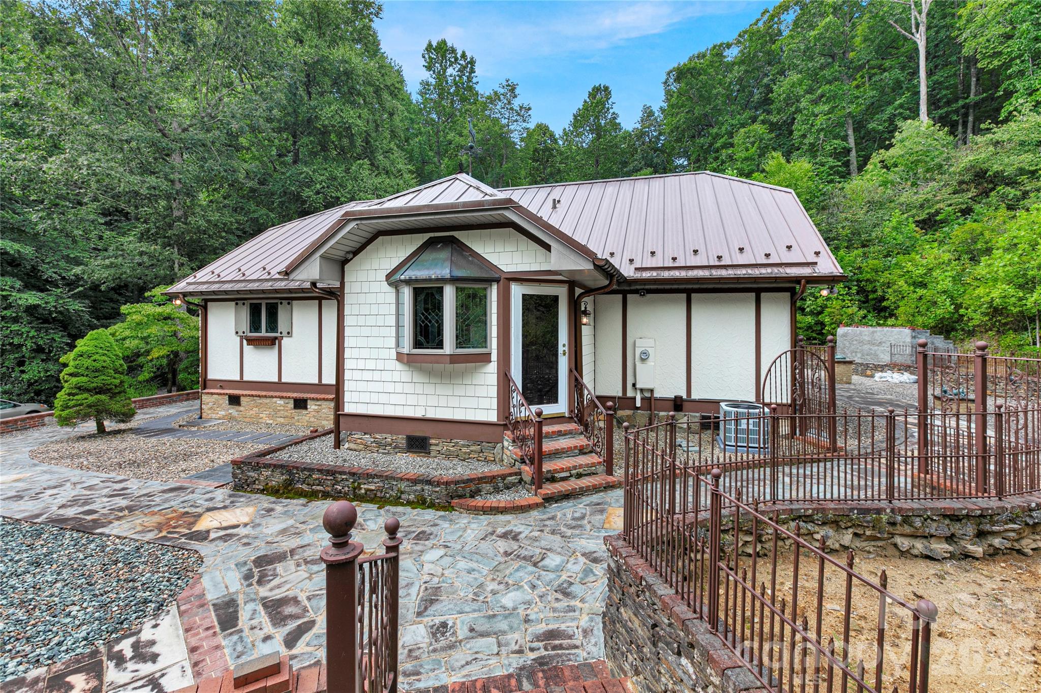 275 Hubbard Hollow Road