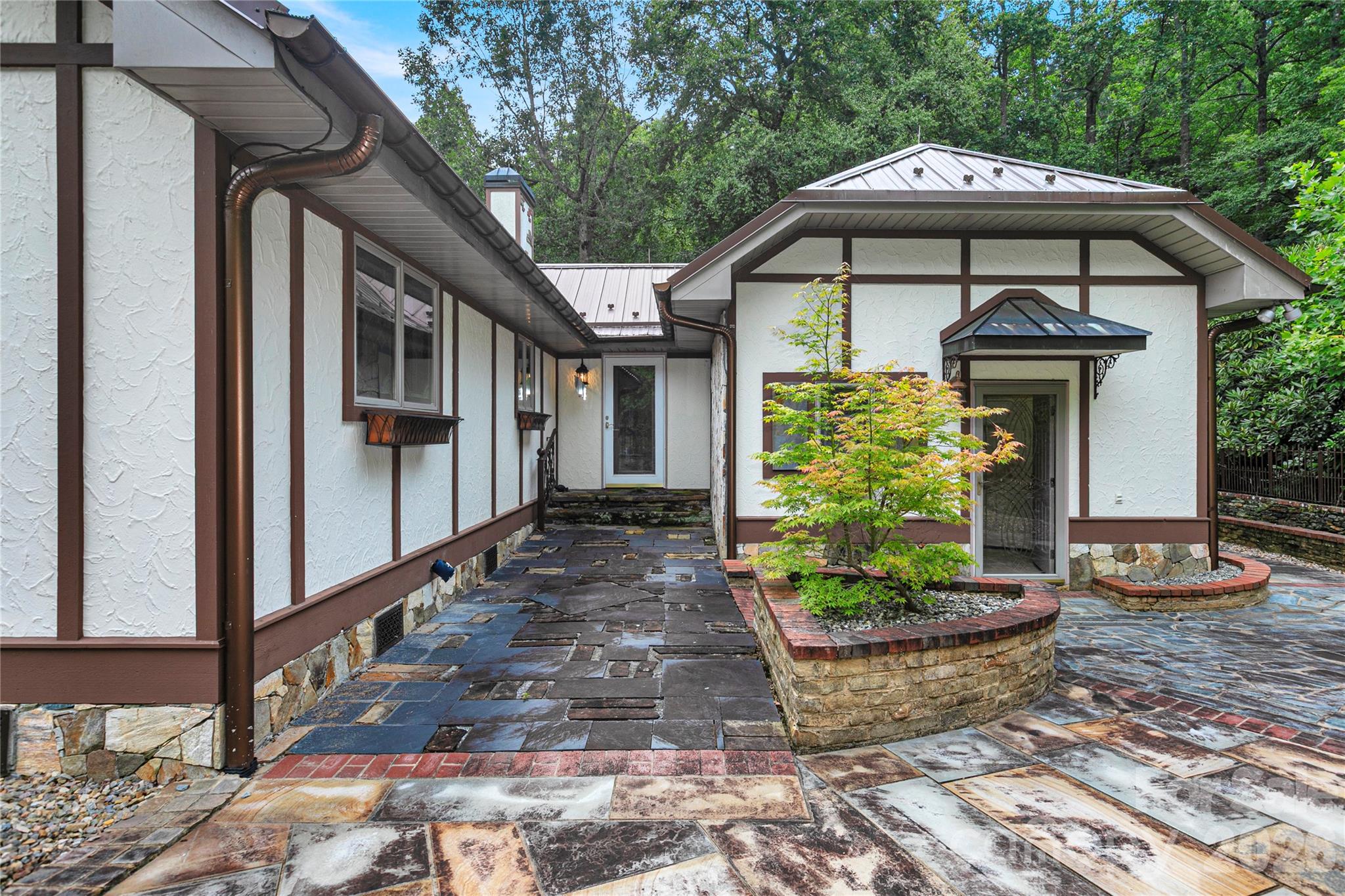 275 Hubbard Hollow Road