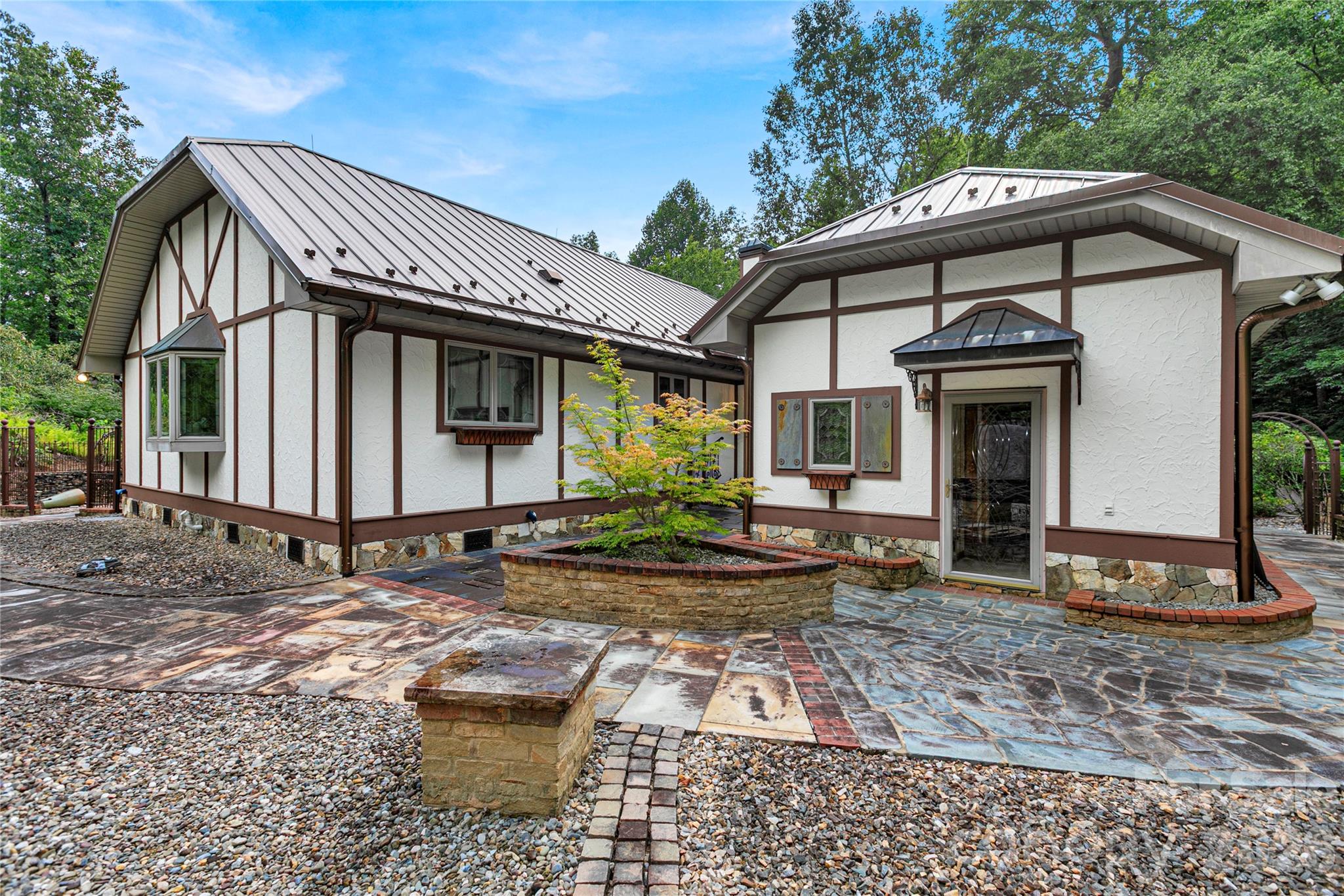 275 Hubbard Hollow Road