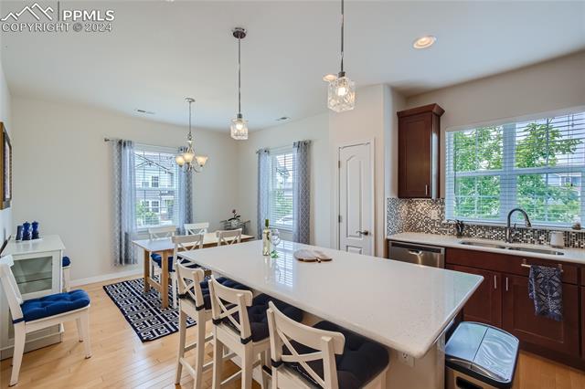 8869 Meadow Rose View