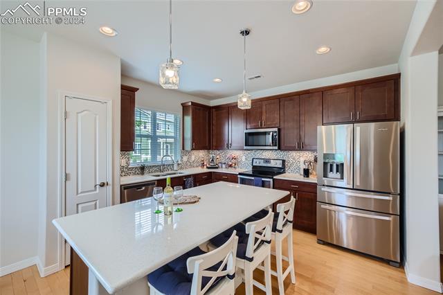 8869 Meadow Rose View