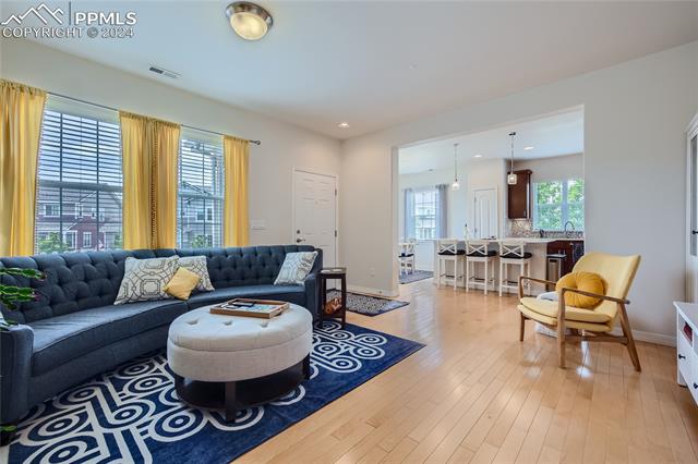 8869 Meadow Rose View