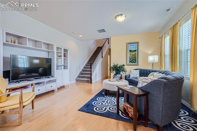 8869 Meadow Rose View