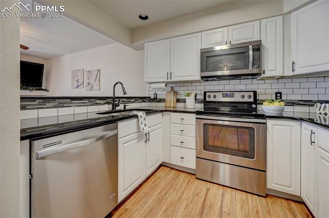 6930 Los Reyes Circle