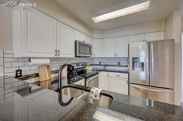 6930 Los Reyes Circle