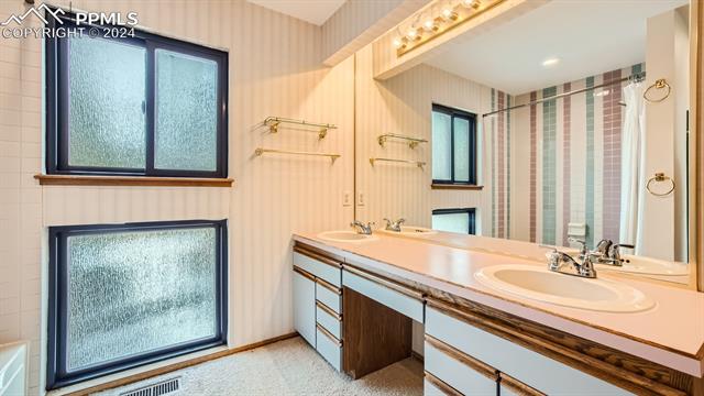 1801 Ridgeway Avenue