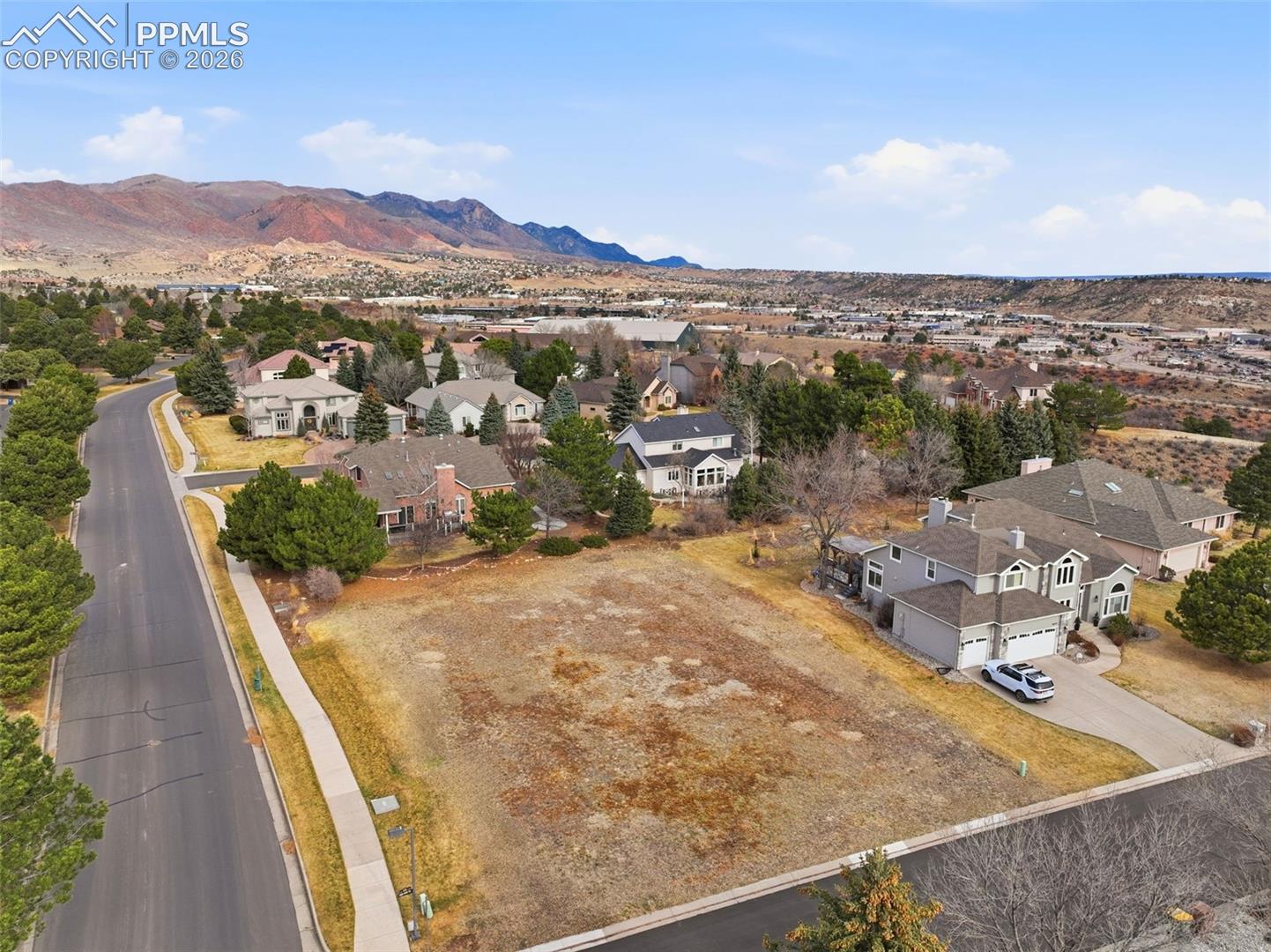 3810 Edgecliff Court
