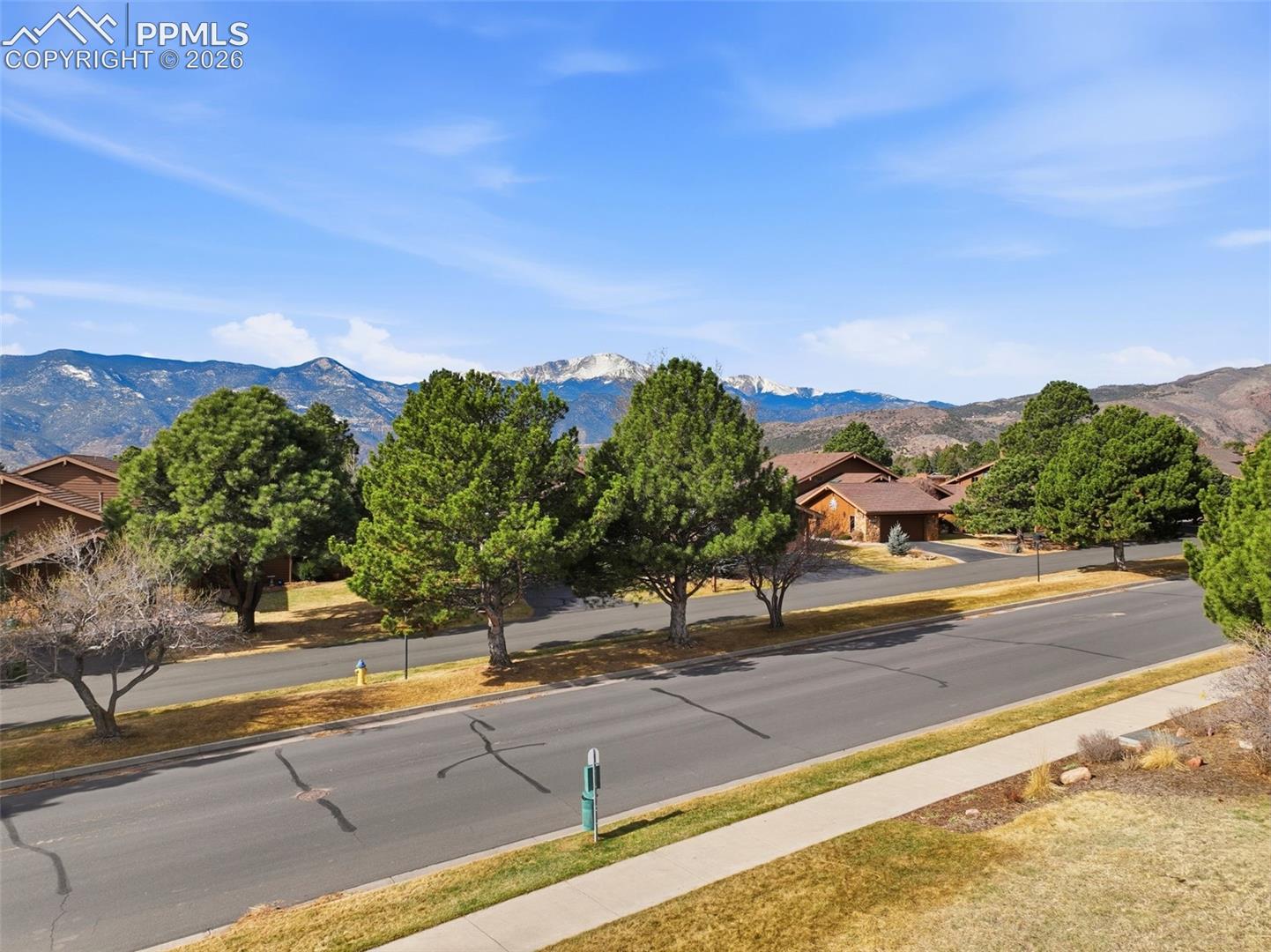3810 Edgecliff Court