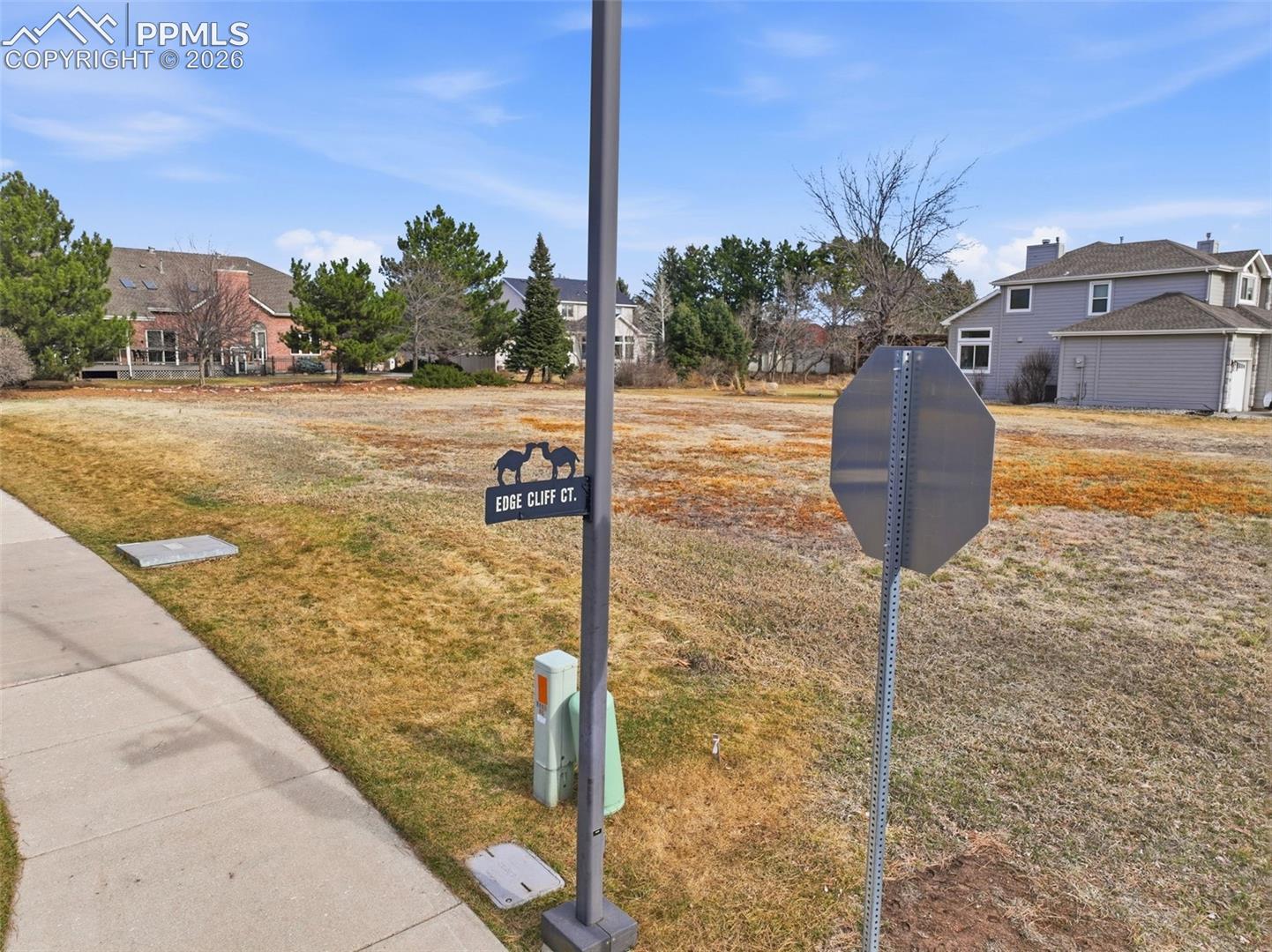 3810 Edgecliff Court