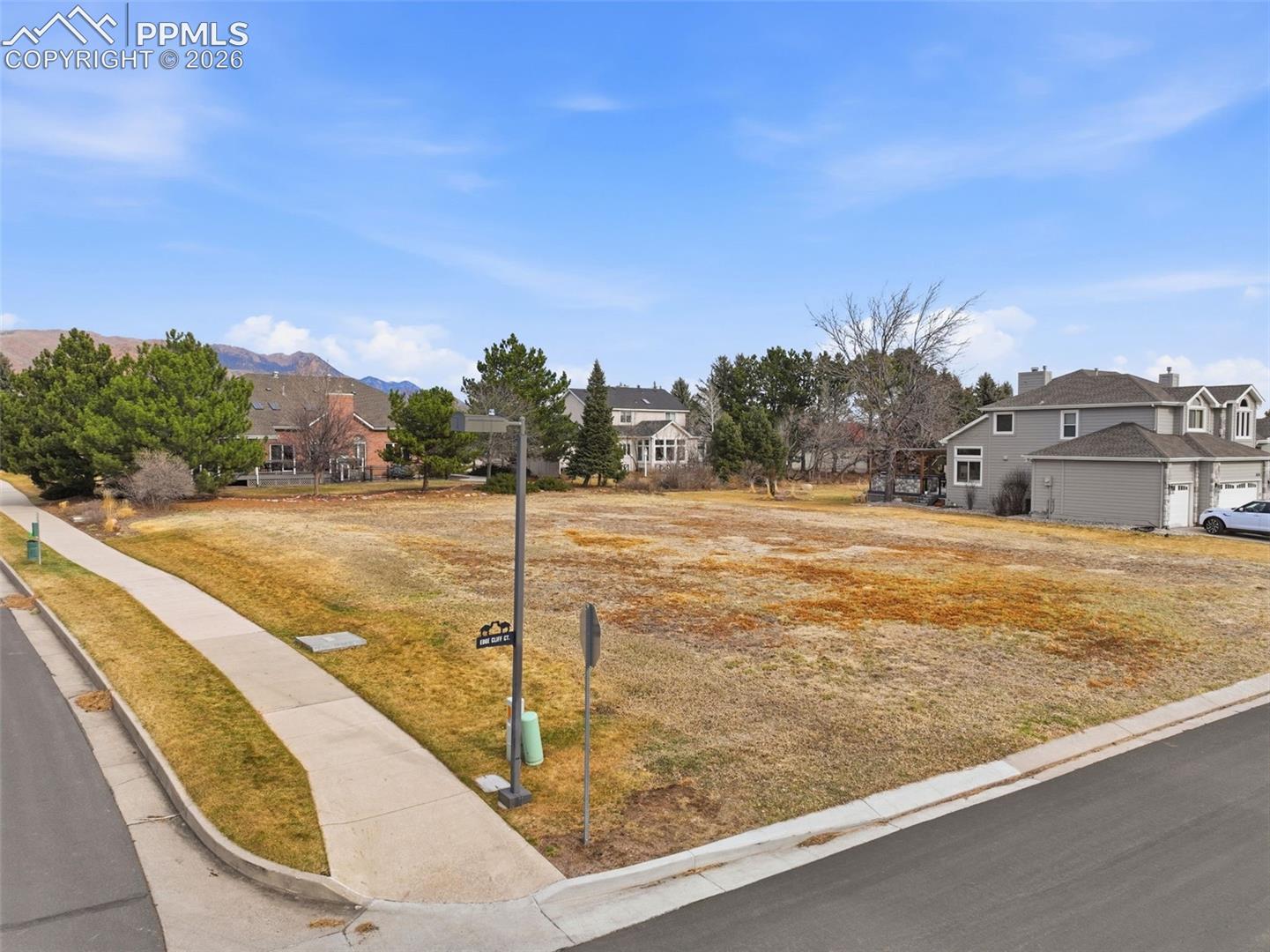 3810 Edgecliff Court