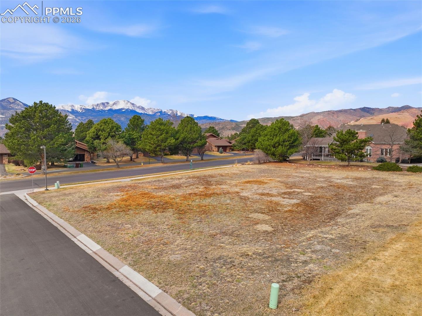 3810 Edgecliff Court