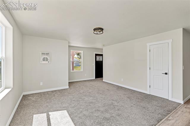 219 W Bennett Avenue