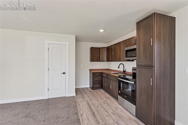 219 W Bennett Avenue