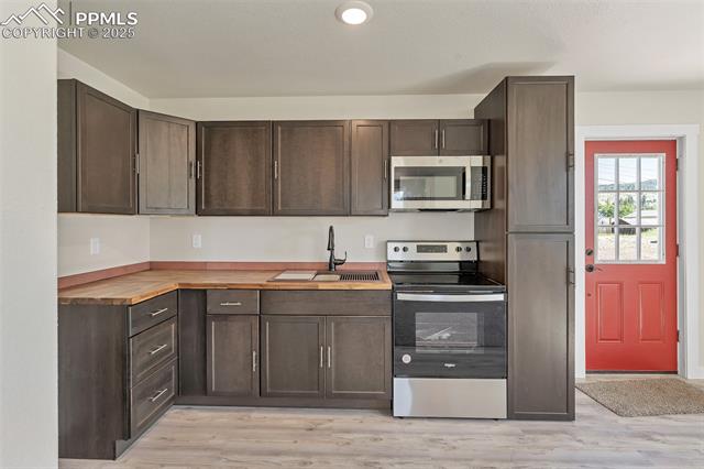 219 W Bennett Avenue