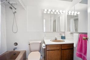 411 Lakewood Circle Unit: B533