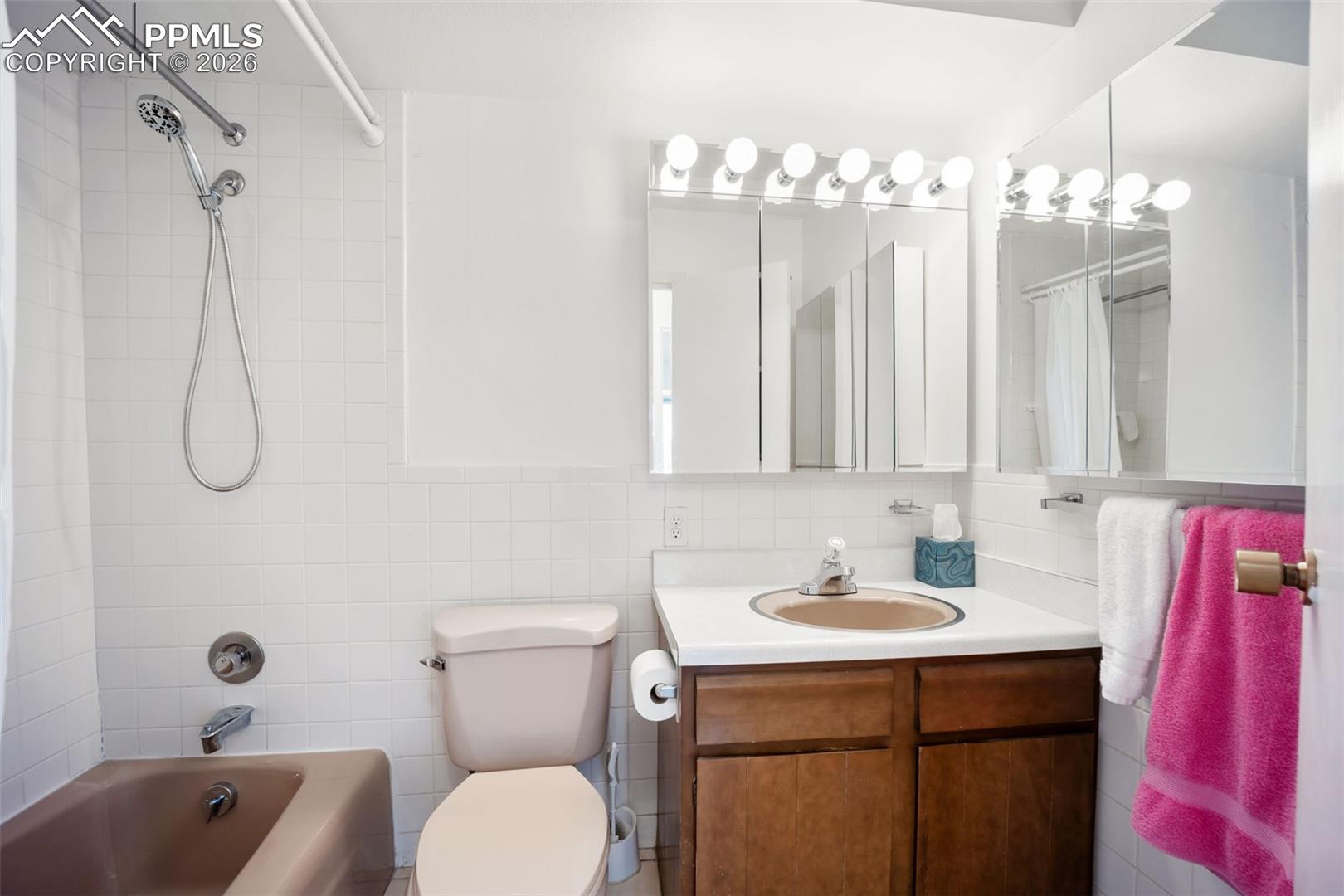 411 Lakewood Circle Unit: B533