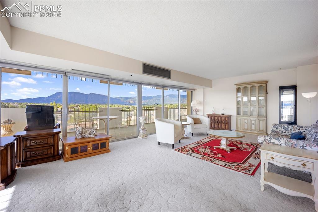 411 Lakewood Circle Unit: B533