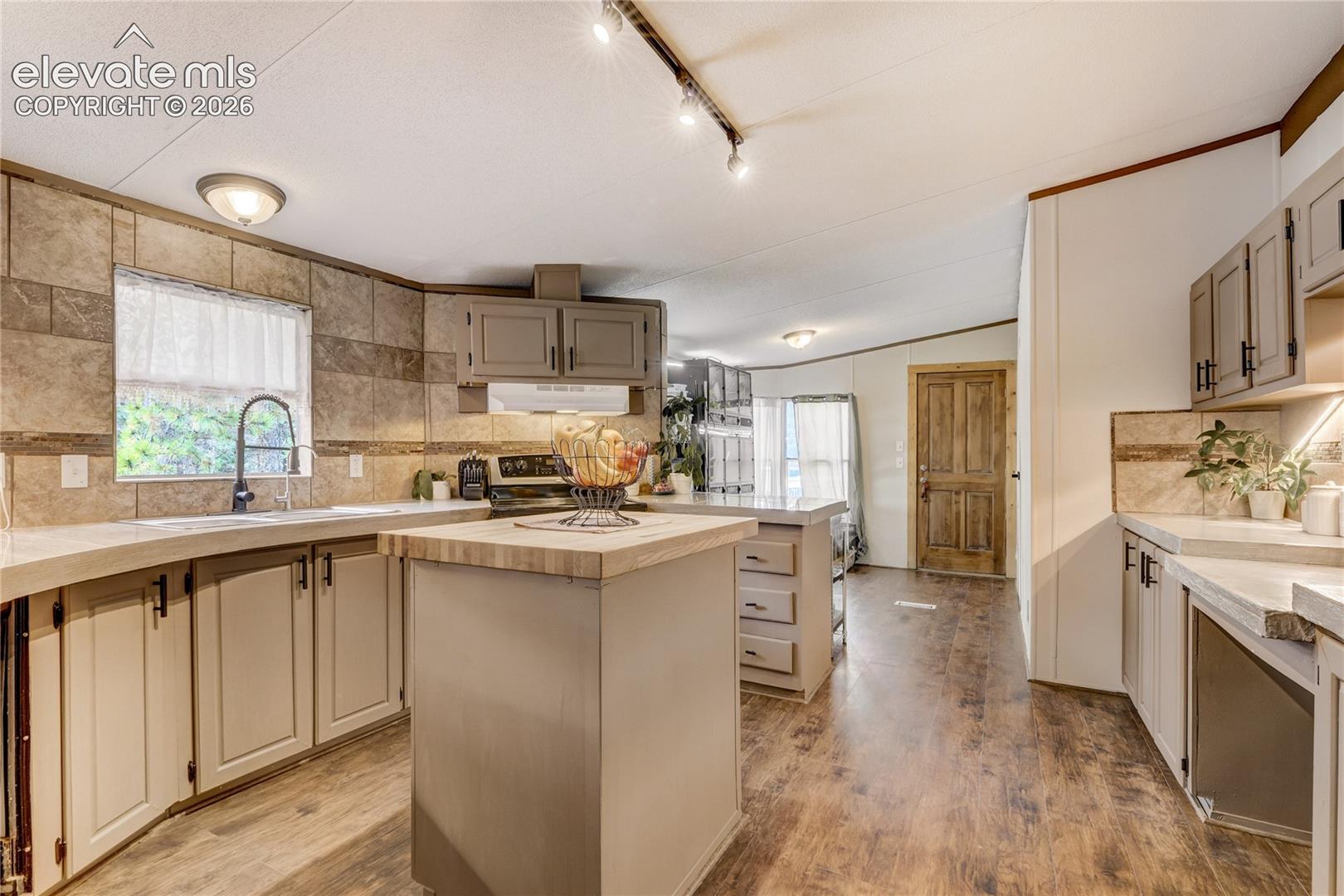 784 Blossom Road